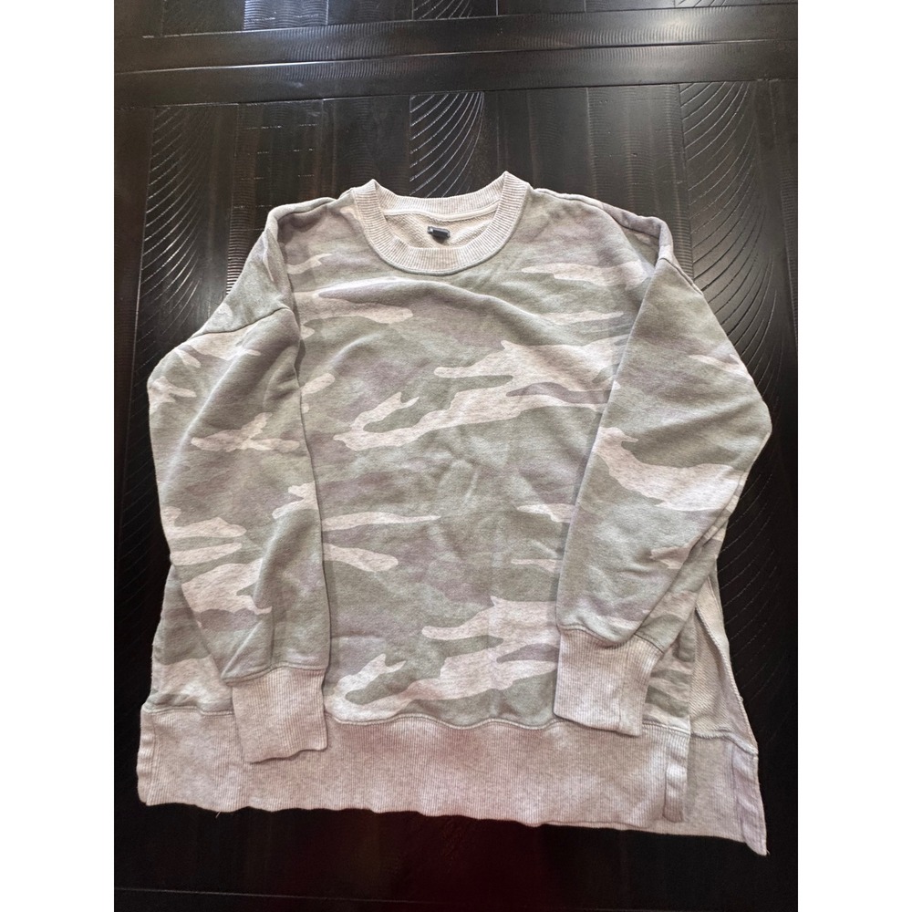 Aerie Womens Grey Camo Crewneck Sweatshirt XS Relaxed Fit Side Slit Pullover